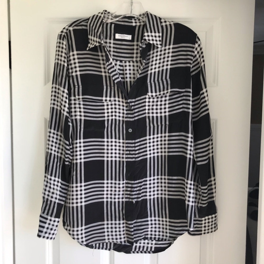 Equipment navy button down